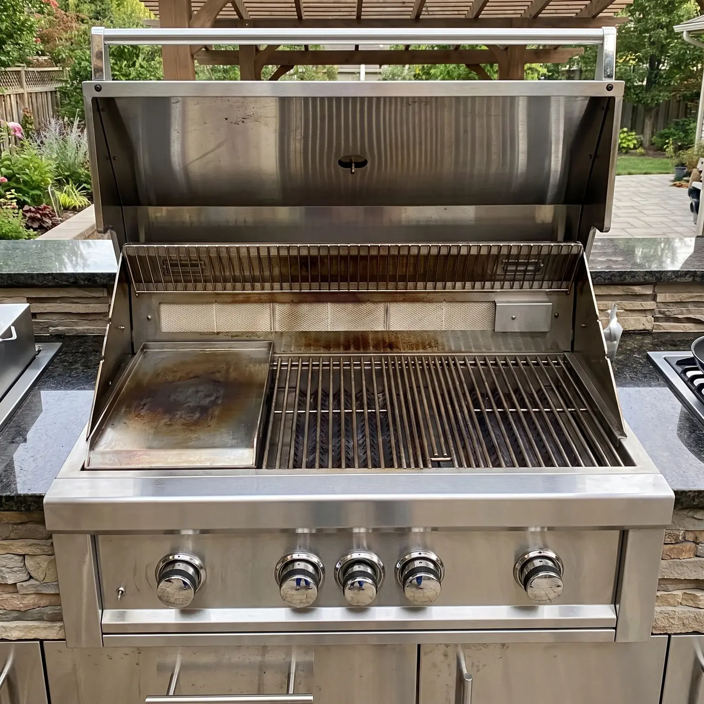 Pro-Sear gas grills that close the sale